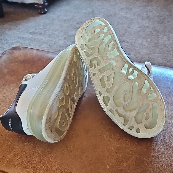 Alexander McQueen White Sneakers with Translucent Pale Green Platform - Picture 3 of 6